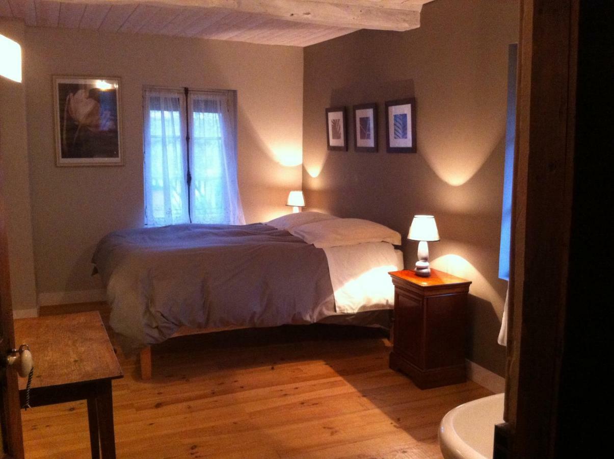 Bed and Breakfast La Ferme Des Vignes Hotot-en-Auge Esterno foto
