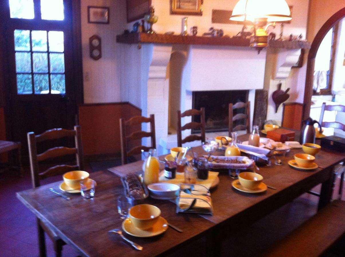 Bed and Breakfast La Ferme Des Vignes Hotot-en-Auge Esterno foto