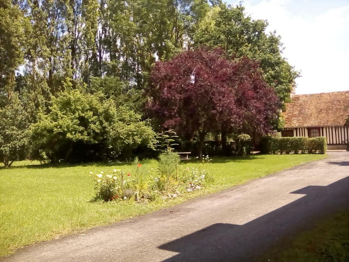 Bed and Breakfast La Ferme Des Vignes Hotot-en-Auge Esterno foto